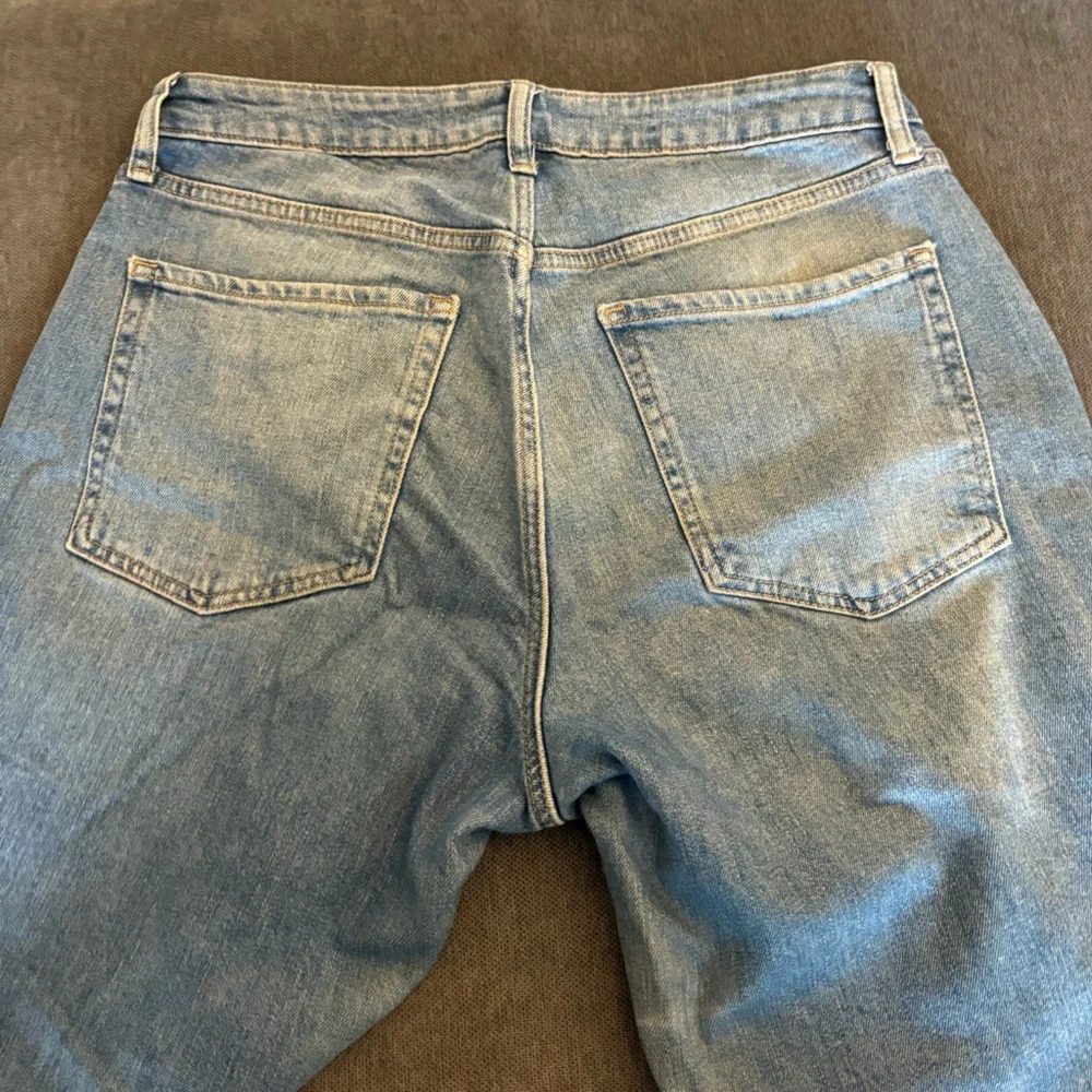 Distressed Straight Women's Jeans - Picture 3 of 5